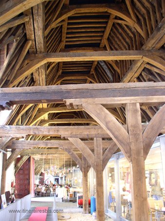 La charpente en bois (restaurée) du marché couvert de Gand