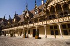 photo cour de l'hotel Dieu � beaune
