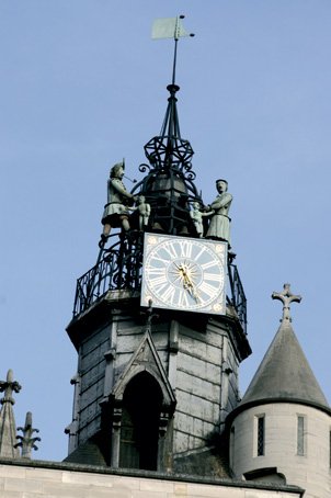 photograph clock of the Notre Dame Church