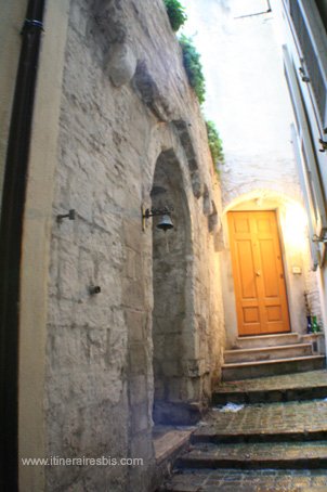 Visiter Ancône ruelle et maison la plus ancienne de la ville