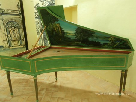 Visiter Fabriano  le Musée des Pianos un Clavecin