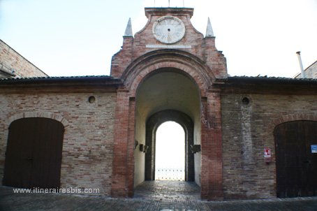 Visite de Recanati la cour du palais Venieri