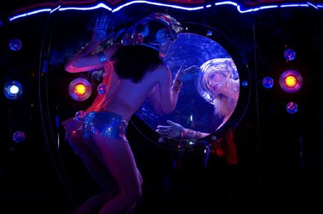 picture venus to the crazy horse paris