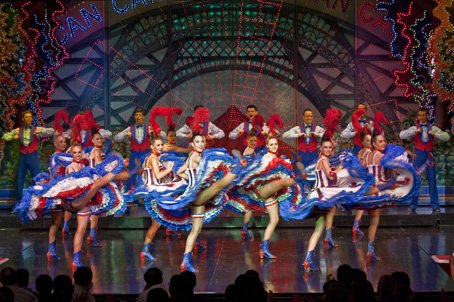 Les danseuses de French Can-can du moulin rouge