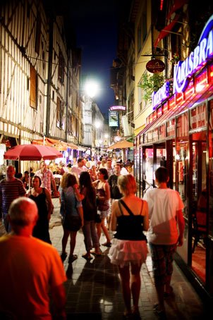 Visite de la ville de Troyes la vie nocturne
