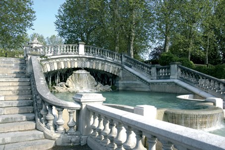 photograph fountain of the gardens Darcy in Dijon