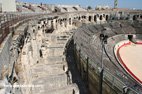 Les arènes de Nîmes de côté