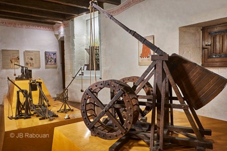 Château de Castelnaud maquette d'un trébuchet à roue