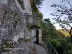 Visite des grottes troglodytiques de La Roque Saint Christophe porte de garde
