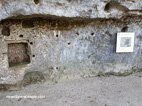 Visite des grottes troglodytiques de La Roque Saint Christophe un coffre fort creusé dans la roche
