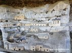 Visite des grottes troglodytiques de La Roque Saint Christophe maquette du village