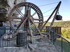 Visite des grottes troglodytiques de La Roque Saint Christophe roue de levage
