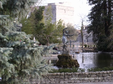 Visit Town of Avignon photo garden of the Rock of Doms in Avignon