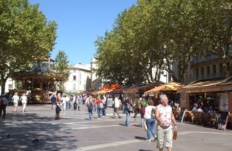 Visit Town of Avignon photograph Hotel de Ville'place in Avignon