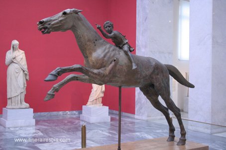 Musée Archéologique d'Athènes enfant jockey en bronze