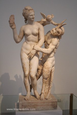 Musée Archéologique d'Athènes Aphrodite, Pan et Eros, 100 avant JC