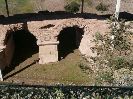 Visite de Patras pont Romain près du musée archéologique