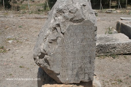 Visite du site historique de Gortyne Stèle funéraire
