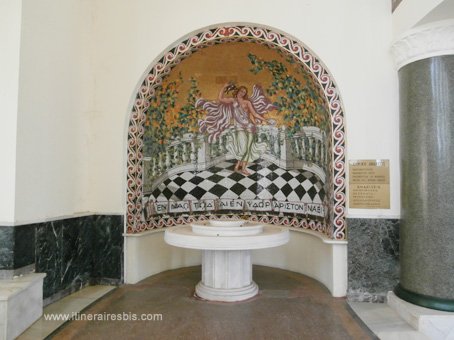 Visite de la ville de Loutraki fontaine d'eau thermale