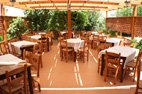 La terrasse du restaurant Taverna Stelios et Katina à Kissamos
