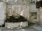 Visiter Zaros le monastère Vrontissi la fontaine représentant Adam et eve