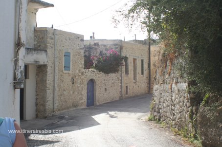 Visite de Zaros les ruelles du village