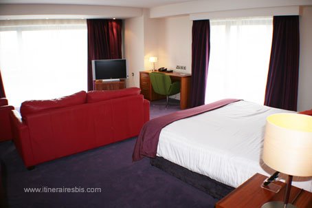 Le Strand H&ocirc;tel**** &agrave; Limerick avec vue sur la ville et le fleuve Shannon