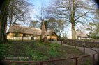 Parc folklorique Burnatty maisons au toits de chaume