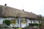Visite du village de Adare une maison typique au toit de chaume