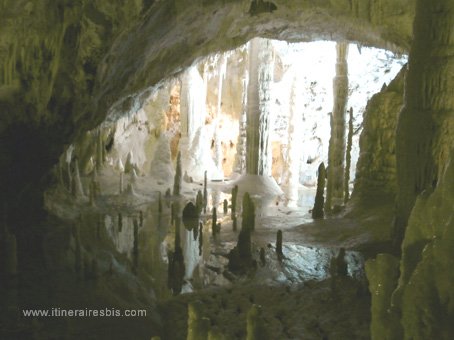 visite de la grotte de Frasassi un vrai lac