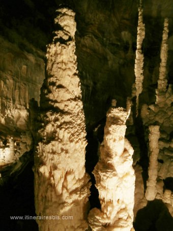visite de la grotte de Frasassi stalagmite