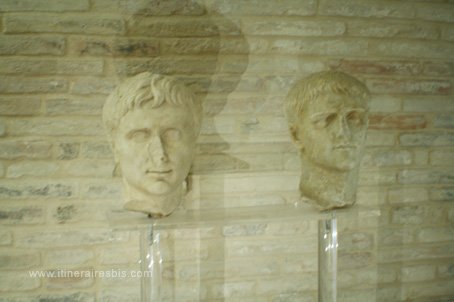 Visite de l'abbaye di Fiastra sculptures du musée romain