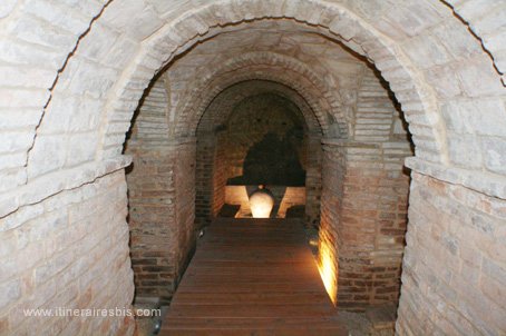 Visite de l'abbaye di Fiastra le souterrain