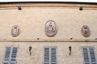 Visite de l'abbaye di Fiastra blasons des 2 villes