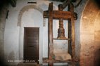 Cliquez sur la vignette pour agrandir la photo Visite de l'abbaye di Fiastra pressoir à vin