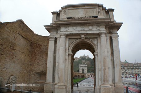 Visite Ancône les arcs de triomphe de Trajan et du pape Clément VII