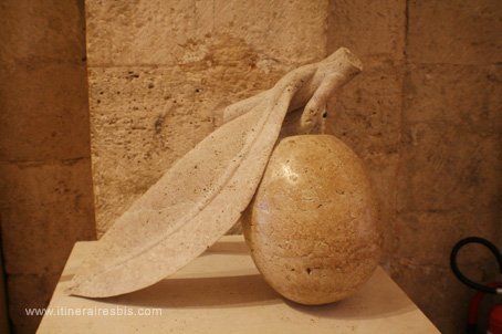 Visiter Ascoli Piceno palais de l'Arengo sculpture