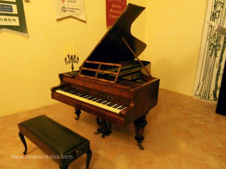 Visiter Fabriano le Musée des Pianos dédicacé par J.Verdi