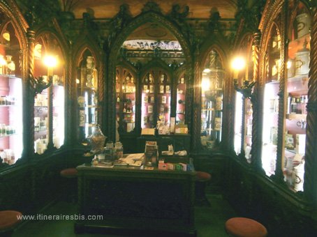 Visiter Fabriano la pharmacie Mazzolini Giuseppucci