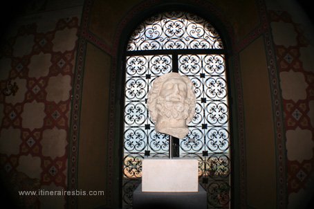 Visite de la ville de Fermo la mairie sculpture