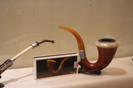 Visite de la ville de Fermo le musée de pipe de Sherlock Holmes
