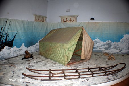 Visite de la ville de Fermo le musée polaire reproduction du campement du Duc Abruzzi