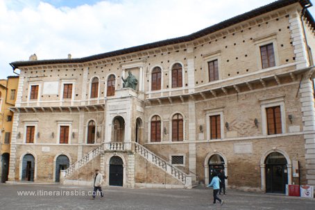 Visite de la ville de Fermo la mairie