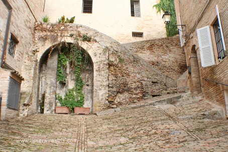 Visite de la ville de Fermo les ruelles typiques