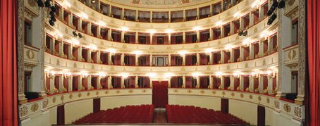 Visiter Jesi le théâtre Pergolesi