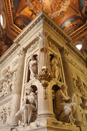 Visite du sanctuaire de Loreto mur réalisé par par l'architecte Donato Bramante
