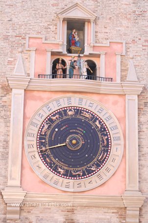 Visite de Macerata la tour de l'horloge et ses automates