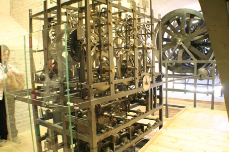 Visite de Macerata la tour de l'horloge et son mécanisme