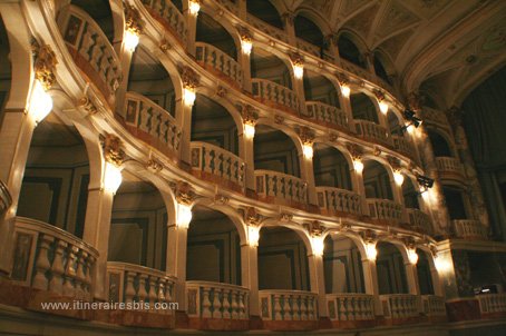 Visite de Macerata le théâtre Lauro Rossi