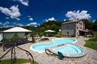 Casale La Rocca, villas à louer avec appartements avec Marcheholiday